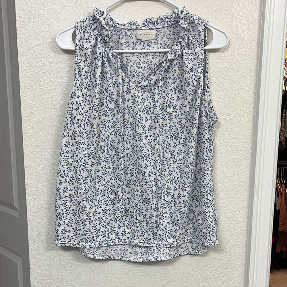 Melloday Blue and white Floral Women's Top size medium